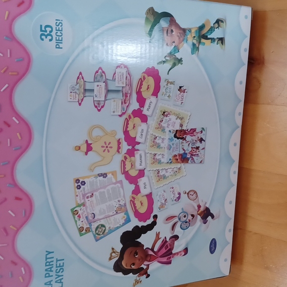 New Disney Junior Alice's Wonderland Bakery Tea Party Playset - Picture 3 of 4